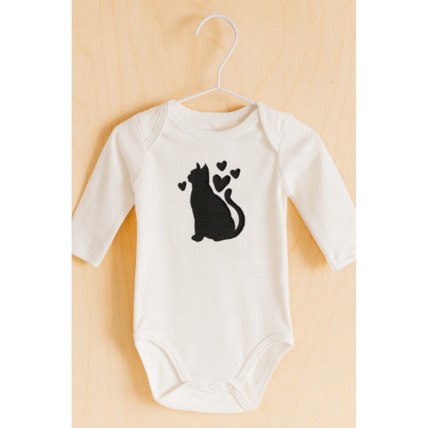 Cat with hearts Embroidery Design